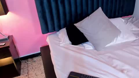 Lily Miiller online show from 03.03.25