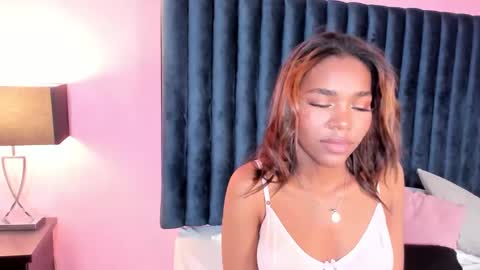 Lily Miiller online show from 03.10.25