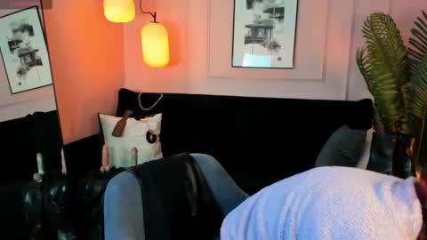 Lily online show from 11.15.25