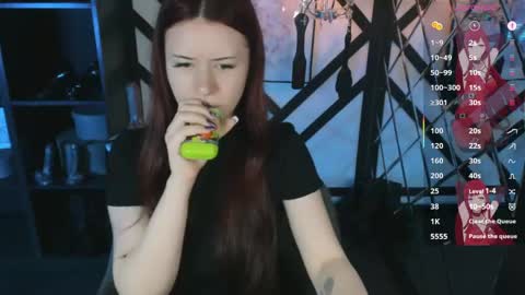 Snapshot of lily_moonlight chatting on 05.17.26 Lily online show from 05.17.26