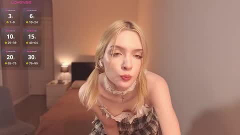 Snapshot of lily_moony chatting on 05.09.26 Lily online show from 05.09.26