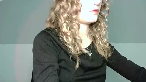 small lily online show from 09.09.25