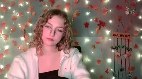 small lily online show from 10.02.25