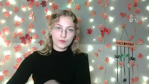 small lily online show from 10.07.25