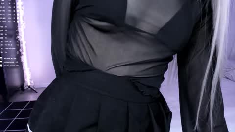 Snapshot of lily_weep chatting on 03.05.25 Lily online show from 03.05.25