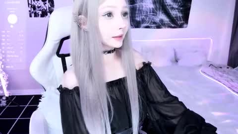 Snapshot of lily_weep chatting on 10.04.25 Lily online show from 10.04.25