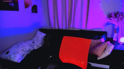 Snapshot of lily_xbaby chatting on 09.23.25 LILY online show from 09.23.25