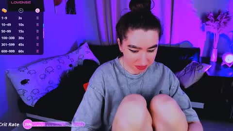 Snapshot of lily_xbaby chatting on 10.08.25 LILY online show from 10.08.25