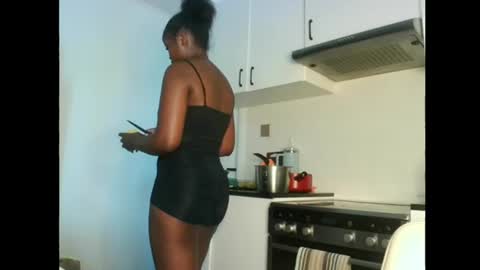 Snapshot of lilycelest chatting on 07.18.26 lilycelest online show from 07.18.26