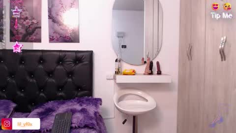 Snapshot of lilyfox23 chatting on 11.12.25 lilyfox23 online show from 11.12.25