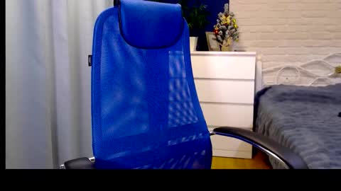 Lily online show from 12.17.25