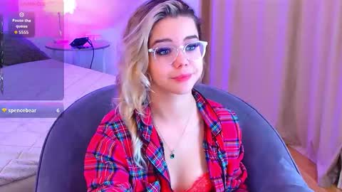 Snapshot of lilyrabbit chatting on 09.25.25 Rose online show from 09.25.25