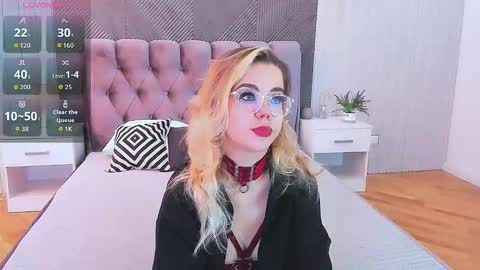 Snapshot of lilyrabbit chatting on 10.20.25 Rose online show from 10.20.25