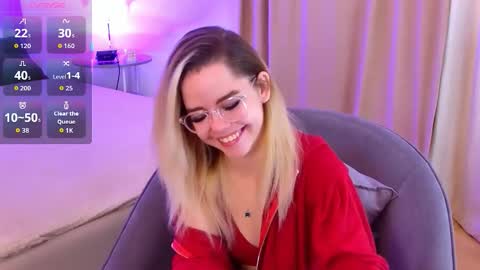 Snapshot of lilyrabbit chatting on 11.13.25 Rose online show from 11.13.25