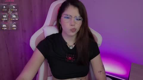 Snapshot of lilyrouse_ chatting on 05.28.26 lily help me to collect more cosplay online show from 05.28.26