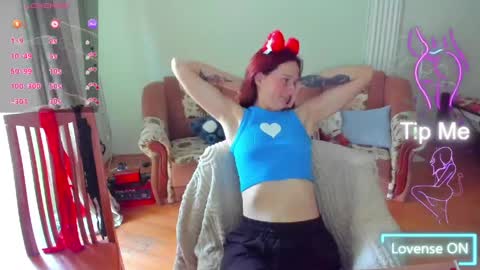 Snapshot of lilyviolet7 chatting on 05.29.26 Hi Im Lily online show from 05.29.26