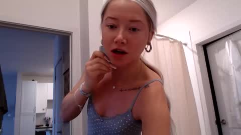 Snapshot of lilyyymonroee chatting on 11.10.25 Lily Monroe online show from 11.10.25
