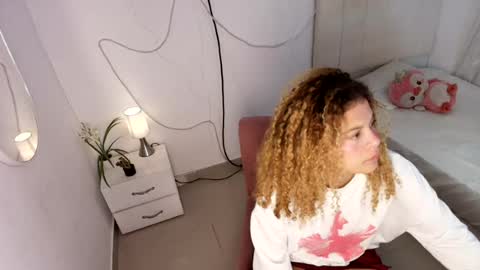 Snapshot of lina_andr chatting on 07.14.26 lina_andr online show from 07.14.26
