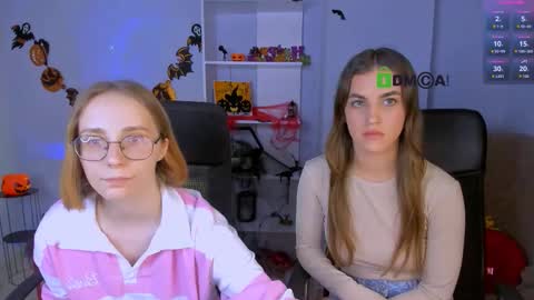 lina_fox12 online show from 10.21.25