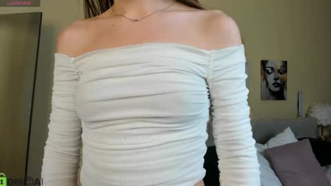 Snapshot of lina_massey chatting on 05.20.26 lina_massey online show from 05.20.26