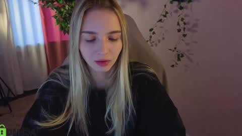 Snapshot of lina_reeds chatting on 05.15.26 LINA online show from 05.15.26