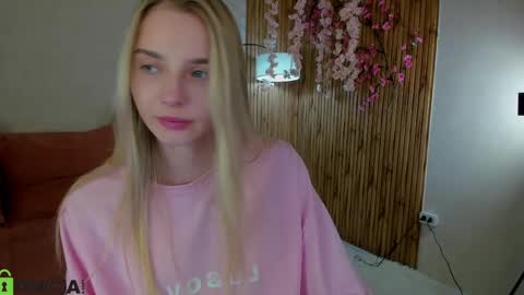 Snapshot of lina_reeds chatting on 05.19.26 LINA online show from 05.19.26