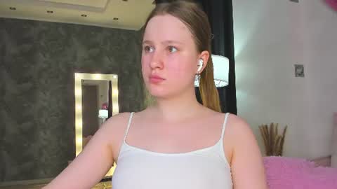 Snapshot of lina_smilee chatting on 06.11.26 Lina online show from 06.11.26