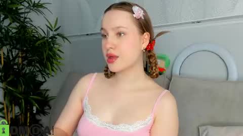 Snapshot of lina_smilee chatting on 06.19.26 Lina online show from 06.19.26