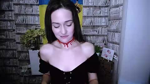 Lina online show from 10.31.25