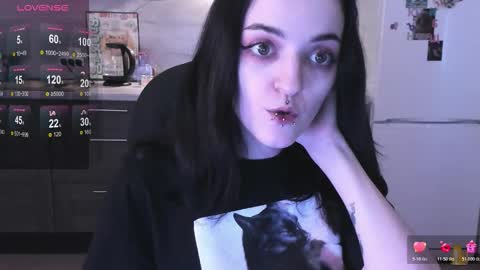 Lina 3  1715622743 online show from 11.28.25