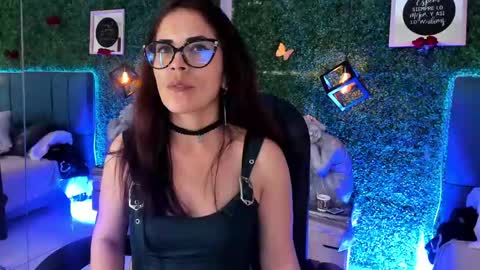 Snapshot of linagh chatting on 04.30.26 Lina online show from 04.30.26