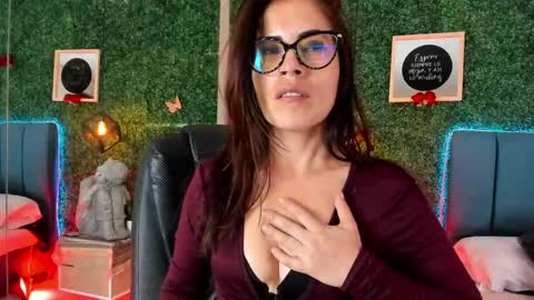 Snapshot of linagh chatting on 05.01.26 Lina online show from 05.01.26