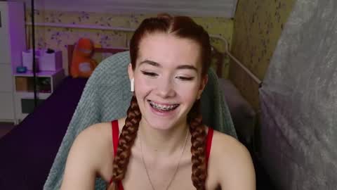 Snapshot of linavira chatting on 04.21.26 Luna online show from 04.21.26