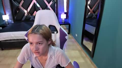  Linda  online show from 02.22.25