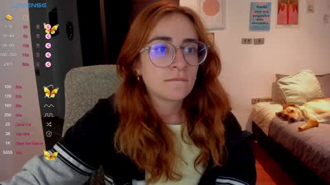 Snapshot of linda_giggle chatting on 12.23.24 Giggles online show from 12.23.24