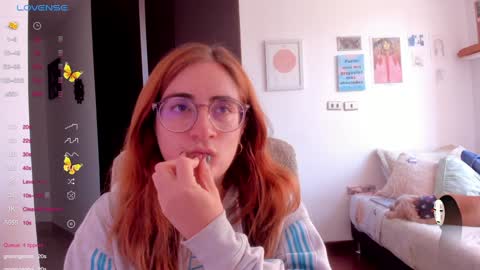 Snapshot of linda_giggle chatting on 01.21.25 Giggles online show from 01.21.25