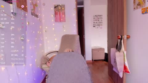 Snapshot of linda_giggle chatting on 09.18.25 Giggles online show from 09.18.25