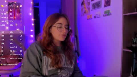 Snapshot of linda_giggle chatting on 10.01.25 Giggles online show from 10.01.25