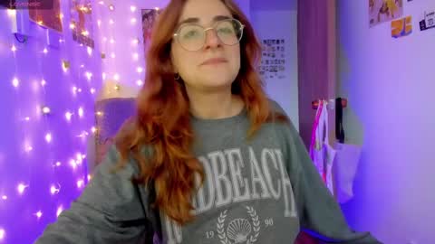 Snapshot of linda_giggle chatting on 10.05.25 Giggles online show from 10.05.25