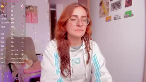 Snapshot of linda_giggle chatting on 10.08.25 Giggles online show from 10.08.25