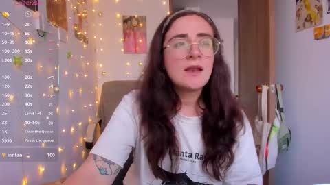 Snapshot of linda_giggle chatting on 11.07.25 Giggles online show from 11.07.25