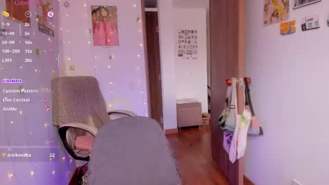 Snapshot of linda_giggle chatting on 11.22.25 Giggles online show from 11.22.25