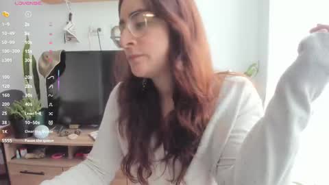 Snapshot of linda_giggle chatting on 12.19.25 Giggles online show from 12.19.25