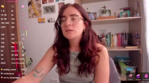 Snapshot of linda_giggle chatting on 01.05.26 Giggles online show from 01.05.26