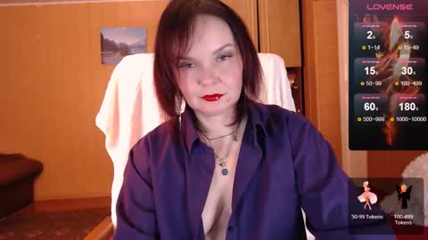 Snapshot of linda_may_ chatting on 01.09.25 Lena online show from 01.09.25