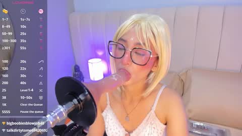 Snapshot of linda_sofi__ chatting on 03.06.25 linda_sofi__ online show from 03.06.25