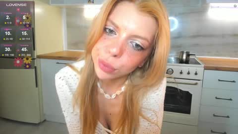 Snapshot of lindacrystalofc chatting on 03.11.25 happy new year online show from 03.11.25