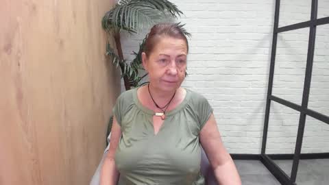 Snapshot of lindahottie chatting on 04.29.26 Linda online show from 04.29.26