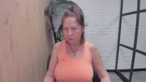 Snapshot of lindahottie chatting on 05.14.26 Linda online show from 05.14.26