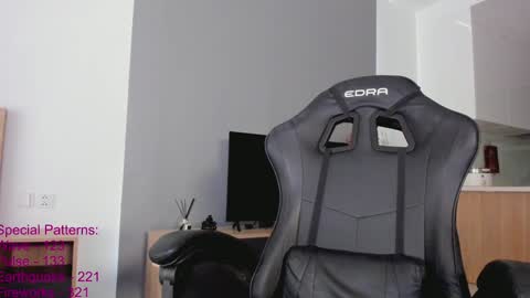 Snapshot of lindamei chatting on 02.02.25 lindamei online show from 02.02.25